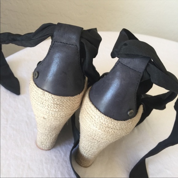 Ugg Jewels Platform Wedge in Black, Size 6.5 - Picture 2 of 4